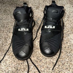Lebron Soldier 9 5.5Y